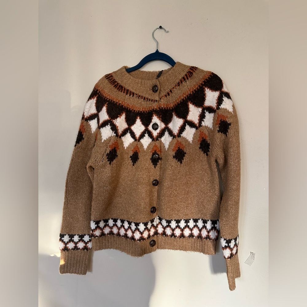Vigoss Camel Sweater with Cream Label Detail - Picture 2 of 5